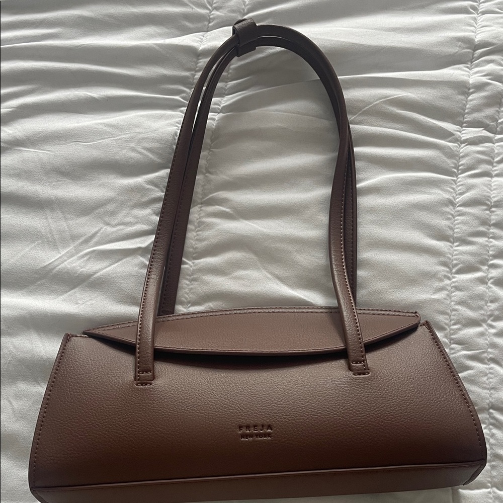 Freja Elegant Brown Shoulder Bag